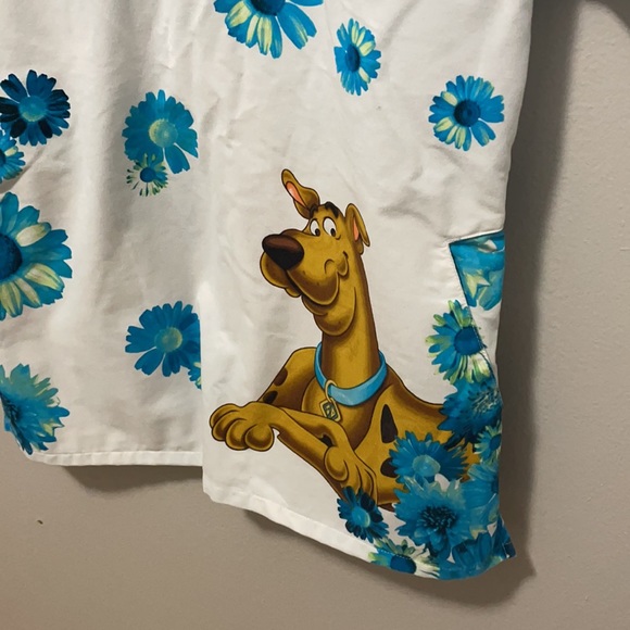 Tooniforms Scooby-Doo Scrub Top - Picture 3 of 5